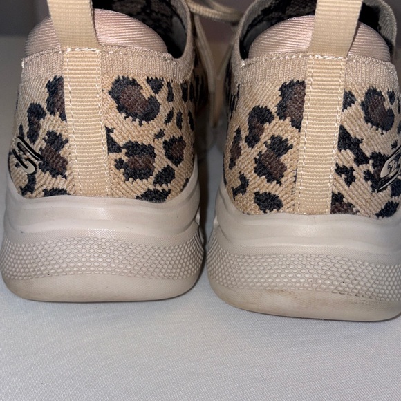 Skechers fashion sneakers animal print stretchy memory foam slip on size 7 - Picture 3 of 7